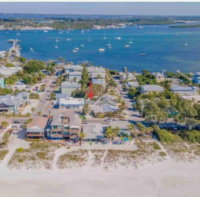 Lovely 2 Bedrooms, Steps Away From The Beach. Bradenton Beach Exterior photo