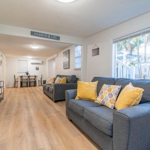 Lovely 2 Bedrooms, Steps Away From The Beach. Bradenton Beach Exterior photo