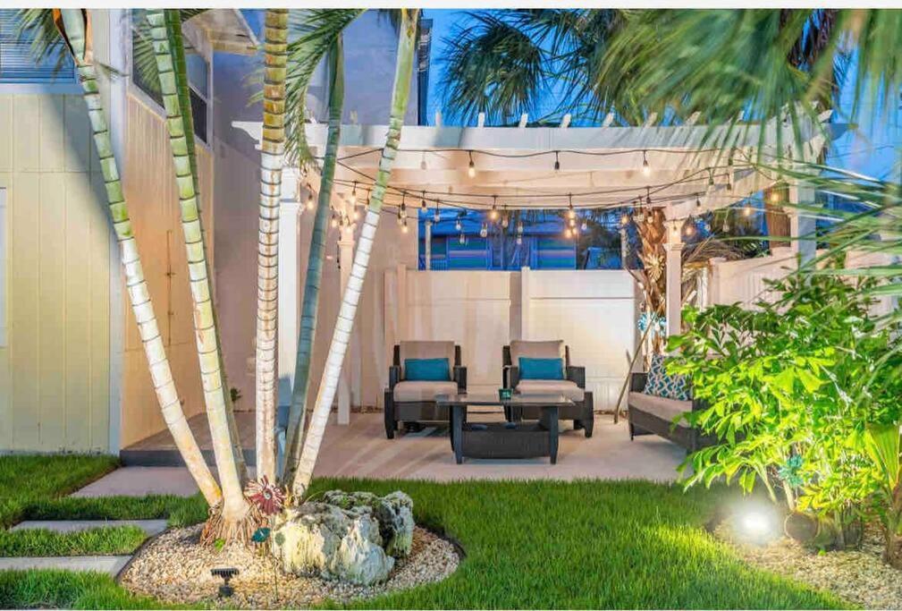 Lovely 2 Bedrooms, Steps Away From The Beach. Bradenton Beach Exterior photo